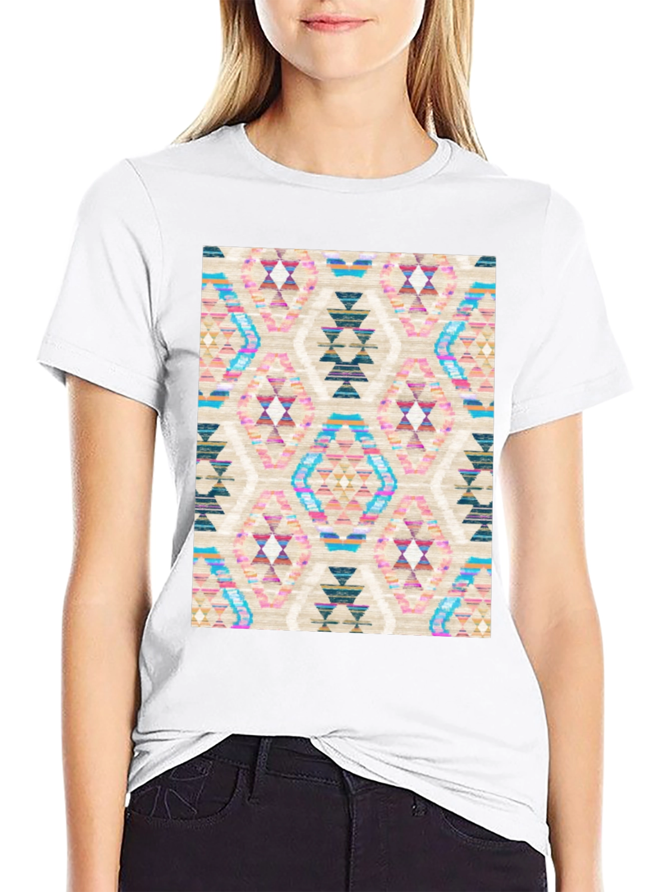 Geometric Pattern Graphic Tee - Stylish Comfort